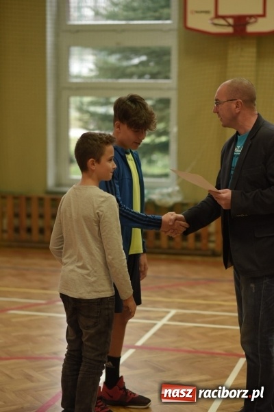 Zdjęcie w galerii na portalu naszraciborz.pl: Mistrzostwa Raciborza w dwójkach siatkarskich chłopców w SP18 wiadomości z regionu