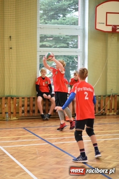 Zdjęcie w galerii na portalu naszraciborz.pl: Mistrzostwa Raciborza w dwójkach siatkarskich chłopców w SP18 wiadomości z regionu