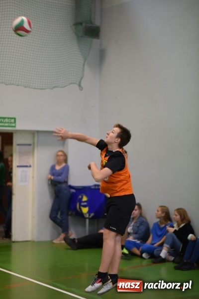 Zdjęcie w galerii na portalu naszraciborz.pl: Mistrzostwa Raciborza w dwójkach siatkarskich chłopców w SP18 wiadomości z regionu