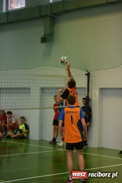 Zdjęcie w galerii na portalu naszraciborz.pl: Mistrzostwa Raciborza w dwójkach siatkarskich chłopców w SP18 wiadomości z regionu