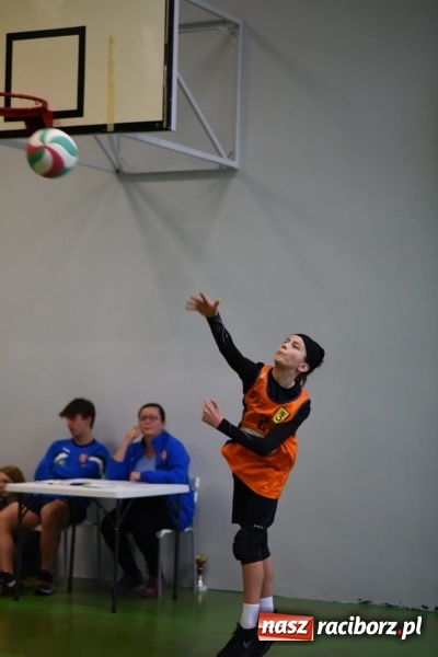 Zdjęcie w galerii na portalu naszraciborz.pl: Mistrzostwa Raciborza w dwójkach siatkarskich chłopców w SP18 wiadomości z regionu