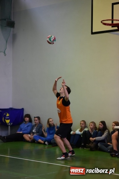 Zdjęcie w galerii na portalu naszraciborz.pl: Mistrzostwa Raciborza w dwójkach siatkarskich chłopców w SP18 wiadomości z regionu