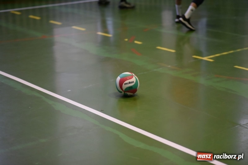 Zdjęcie w galerii na portalu naszraciborz.pl: Mistrzostwa Raciborza w dwójkach siatkarskich chłopców w SP18 wiadomości z regionu