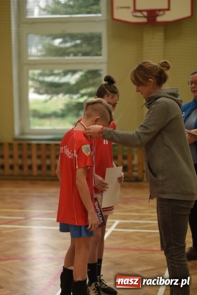 Zdjęcie w galerii na portalu naszraciborz.pl: Mistrzostwa Raciborza w dwójkach siatkarskich chłopców w SP18 wiadomości z regionu