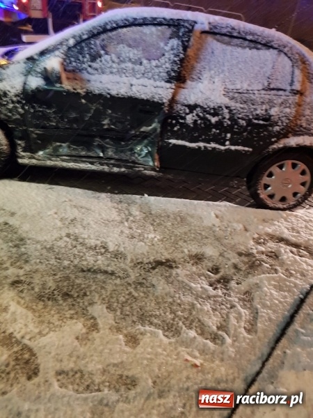 Zdjęcie w galerii na portalu naszraciborz.pl: Kolizja przy Pocztowej. Trzylatka trafiła do szpitala wiadomości z regionu