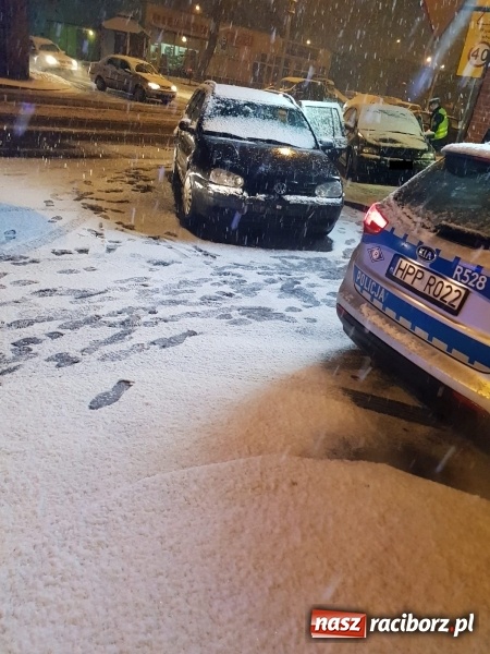 Zdjęcie w galerii na portalu naszraciborz.pl: Kolizja przy Pocztowej. Trzylatka trafiła do szpitala wiadomości z regionu