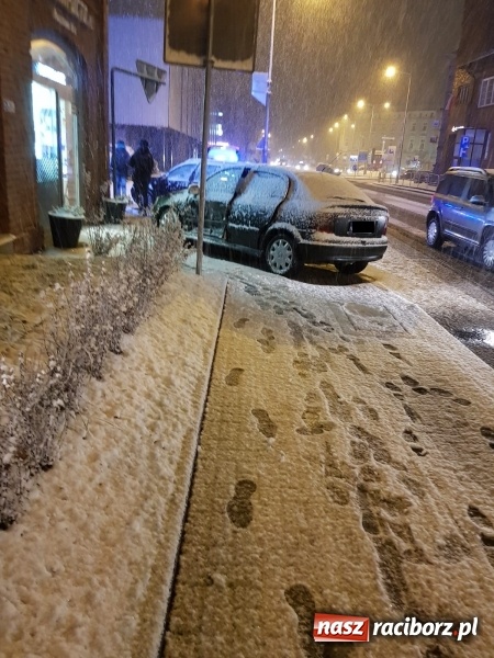 Zdjęcie w galerii na portalu naszraciborz.pl: Kolizja przy Pocztowej. Trzylatka trafiła do szpitala wiadomości z regionu