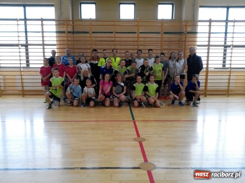 Zdjęcie w galerii na portalu naszraciborz.pl: Badmintonowe zmagania w Rudniku wiadomości z regionu