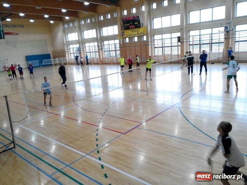 Zdjęcie w galerii na portalu naszraciborz.pl: Badmintonowe zmagania w Rudniku wiadomości z regionu