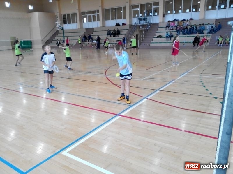 Zdjęcie w galerii na portalu naszraciborz.pl: Badmintonowe zmagania w Rudniku wiadomości z regionu