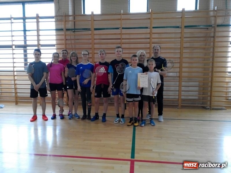 Zdjęcie w galerii na portalu naszraciborz.pl: Badmintonowe zmagania w Rudniku wiadomości z regionu