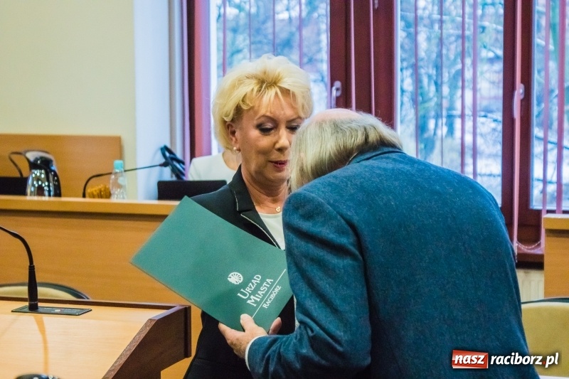 Zdjęcie w galerii na portalu naszraciborz.pl: Inauguracyjna sesja Rady Miasta. Leon Fiołka przewodniczącym. Ustalono pensję prezydenta wiadomości z regionu