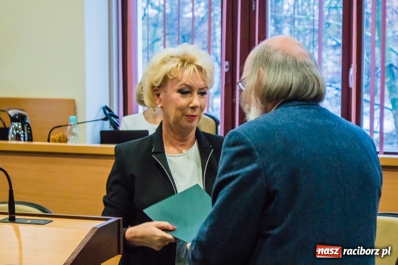 Zdjęcie w galerii na portalu naszraciborz.pl: Inauguracyjna sesja Rady Miasta. Leon Fiołka przewodniczącym. Ustalono pensję prezydenta wiadomości z regionu