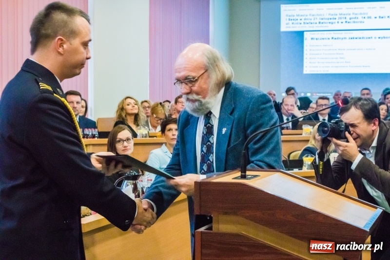 Zdjęcie w galerii na portalu naszraciborz.pl: Inauguracyjna sesja Rady Miasta. Leon Fiołka przewodniczącym. Ustalono pensję prezydenta wiadomości z regionu