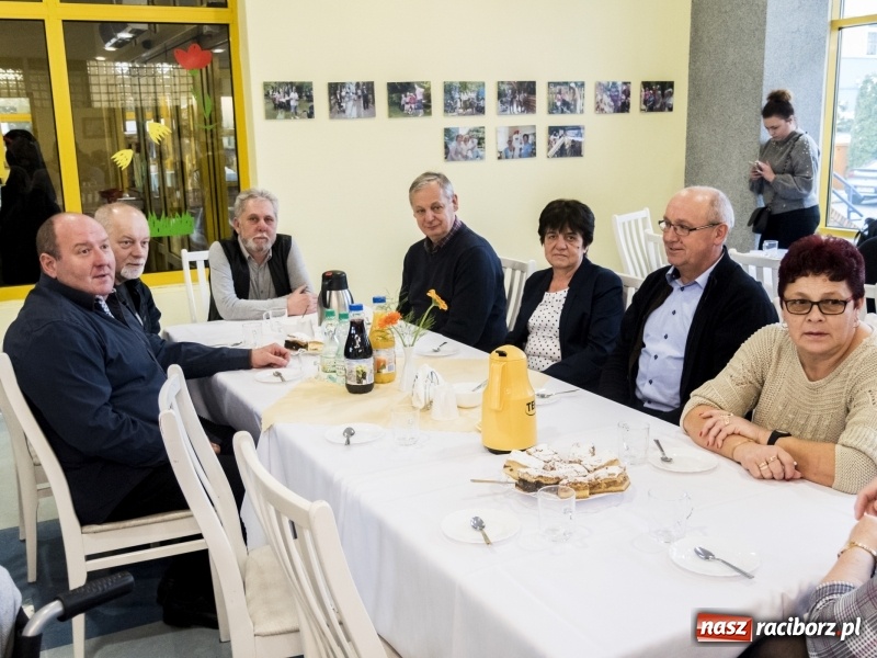 Zdjęcie w galerii na portalu naszraciborz.pl: Obchody Dnia Pracownika Socjalnego w Domu Pomocy Społecznej Złota Jesień  wiadomości z regionu