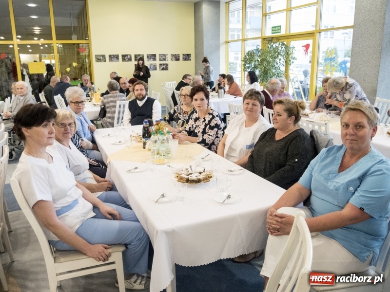 Zdjęcie w galerii na portalu naszraciborz.pl: Obchody Dnia Pracownika Socjalnego w Domu Pomocy Społecznej Złota Jesień  wiadomości z regionu