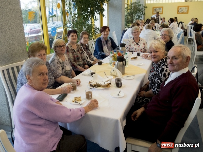 Zdjęcie w galerii na portalu naszraciborz.pl: Obchody Dnia Pracownika Socjalnego w Domu Pomocy Społecznej Złota Jesień  wiadomości z regionu
