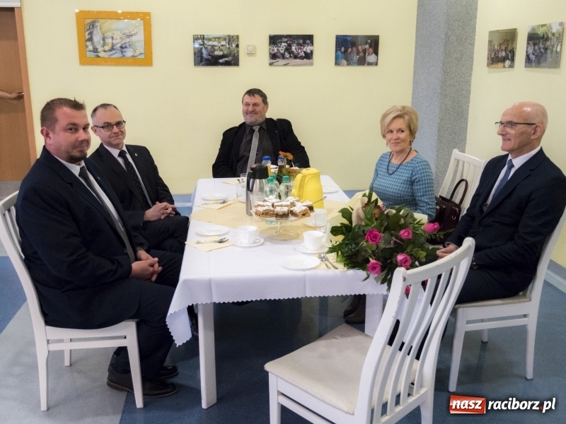 Zdjęcie w galerii na portalu naszraciborz.pl: Obchody Dnia Pracownika Socjalnego w Domu Pomocy Społecznej Złota Jesień  wiadomości z regionu