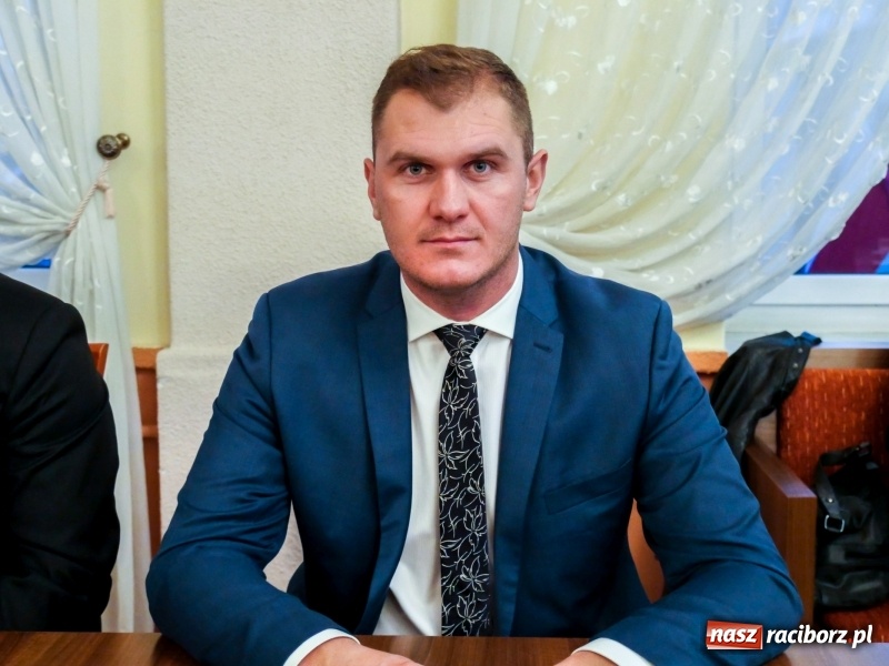 Zdjęcie w galerii na portalu naszraciborz.pl: Ślubowanie, wybory i obniżka pensji wójta. Pierwsze posiedzenie Rady Gminy w Pietrowicach Wielkich wiadomości z regionu