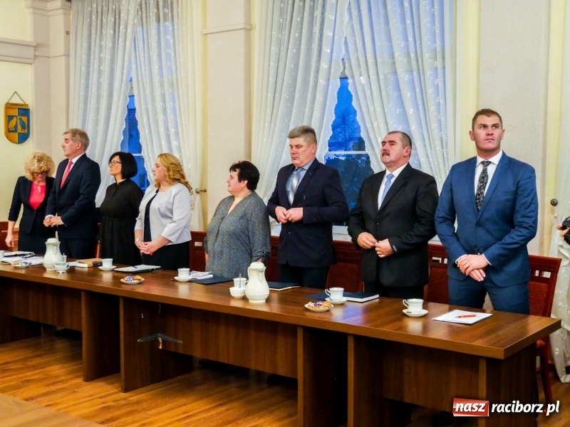 Zdjęcie w galerii na portalu naszraciborz.pl: Ślubowanie, wybory i obniżka pensji wójta. Pierwsze posiedzenie Rady Gminy w Pietrowicach Wielkich wiadomości z regionu