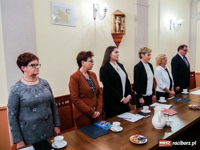 Zdjęcie w galerii na portalu naszraciborz.pl: Ślubowanie, wybory i obniżka pensji wójta. Pierwsze posiedzenie Rady Gminy w Pietrowicach Wielkich wiadomości z regionu