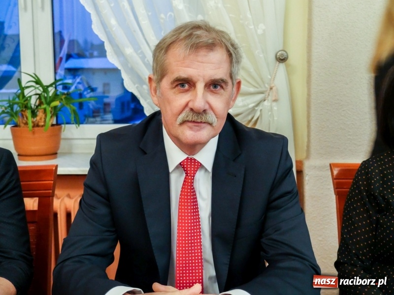 Zdjęcie w galerii na portalu naszraciborz.pl: Ślubowanie, wybory i obniżka pensji wójta. Pierwsze posiedzenie Rady Gminy w Pietrowicach Wielkich wiadomości z regionu