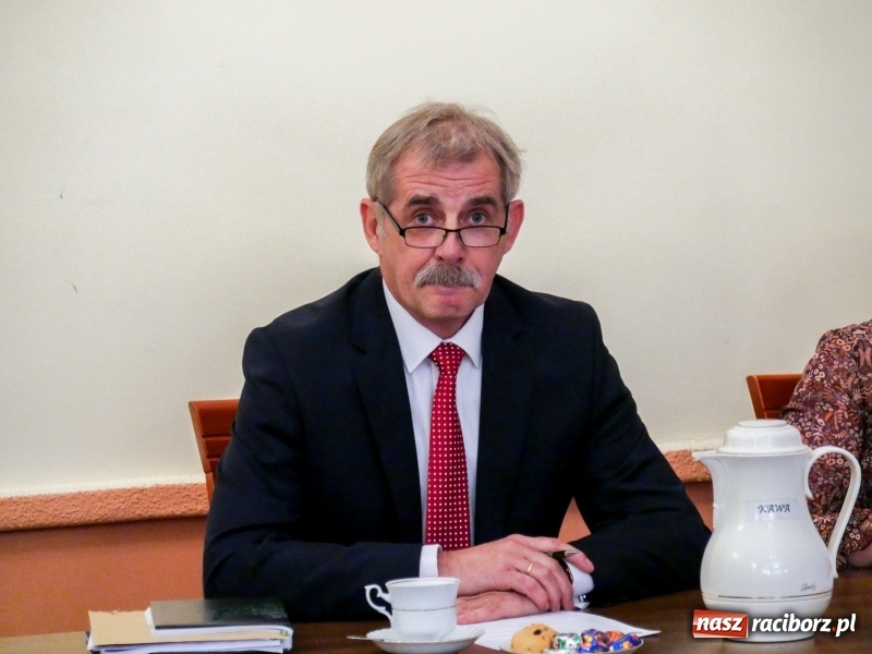 Zdjęcie w galerii na portalu naszraciborz.pl: Ślubowanie, wybory i obniżka pensji wójta. Pierwsze posiedzenie Rady Gminy w Pietrowicach Wielkich wiadomości z regionu
