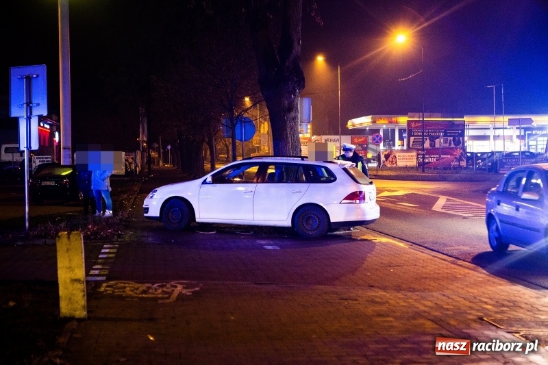 Zdjęcie w galerii na portalu naszraciborz.pl: Kierowca golfa potrącił dwóch pieszych na Opawskiej  wiadomości z regionu