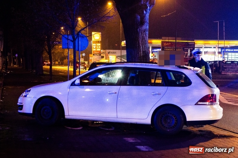 Zdjęcie w galerii na portalu naszraciborz.pl: Kierowca golfa potrącił dwóch pieszych na Opawskiej  wiadomości z regionu