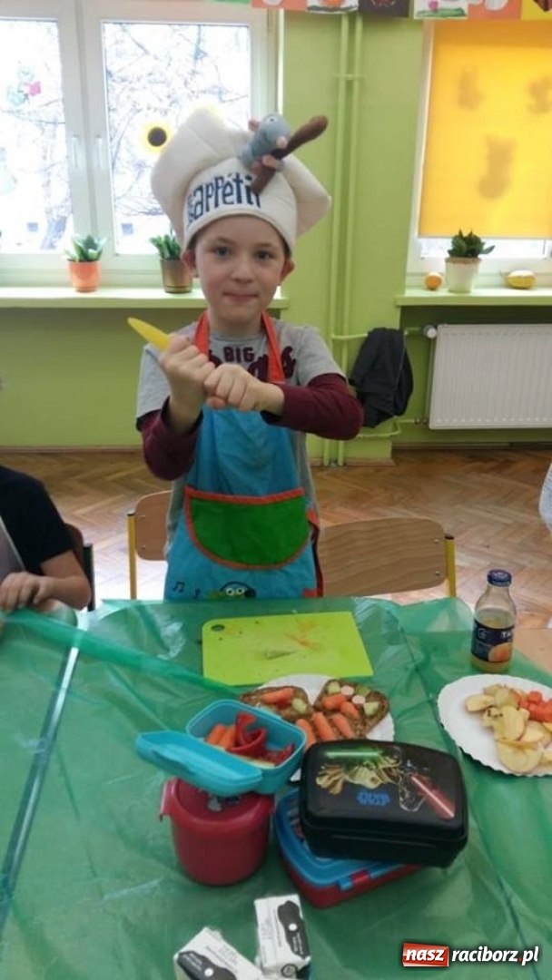 Zdjęcie w galerii na portalu naszraciborz.pl: Dzień zdrowego śniadania w SP 13 wiadomości z regionu