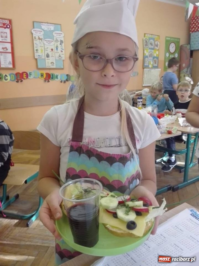 Zdjęcie w galerii na portalu naszraciborz.pl: Dzień zdrowego śniadania w SP 13 wiadomości z regionu