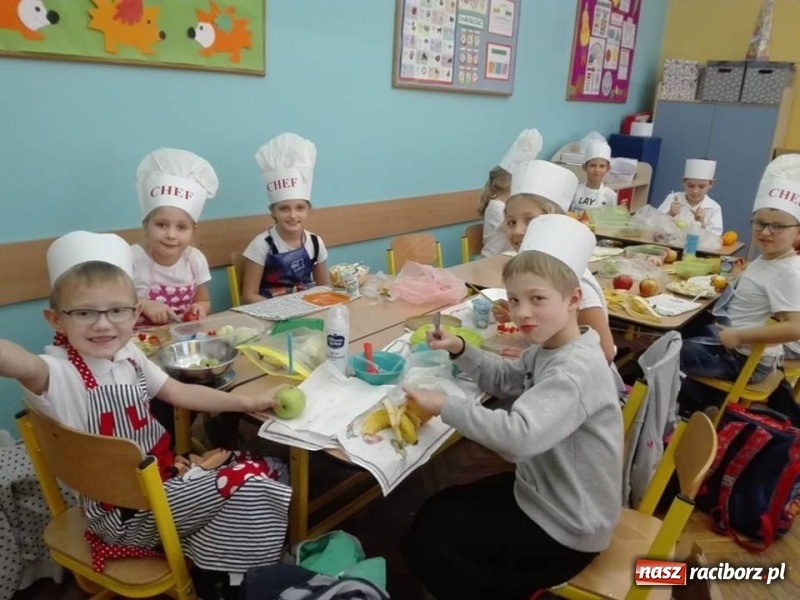 Zdjęcie w galerii na portalu naszraciborz.pl: Dzień zdrowego śniadania w SP 13 wiadomości z regionu