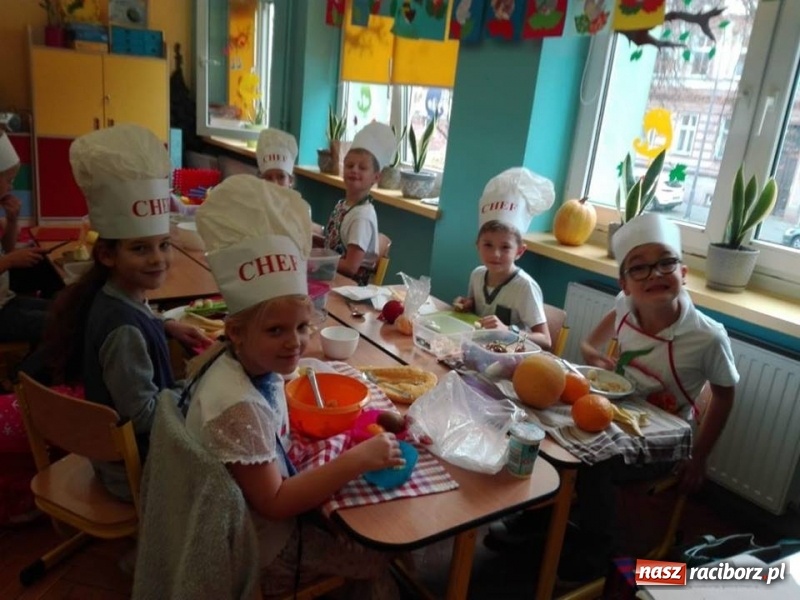 Zdjęcie w galerii na portalu naszraciborz.pl: Dzień zdrowego śniadania w SP 13 wiadomości z regionu