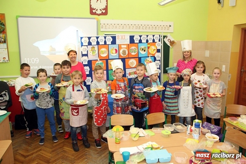 Zdjęcie w galerii na portalu naszraciborz.pl: Dzień zdrowego śniadania w SP 13 wiadomości z regionu