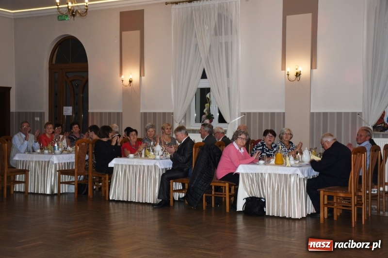 Zdjęcie w galerii na portalu naszraciborz.pl: Seniorzy z Chałupek pokazali, że potrafią się bawić wiadomości z regionu