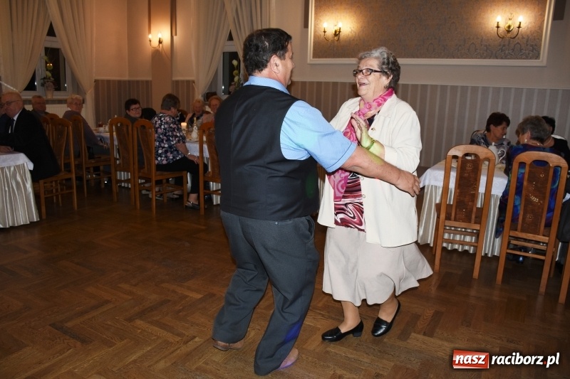 Zdjęcie w galerii na portalu naszraciborz.pl: Seniorzy z Chałupek pokazali, że potrafią się bawić wiadomości z regionu