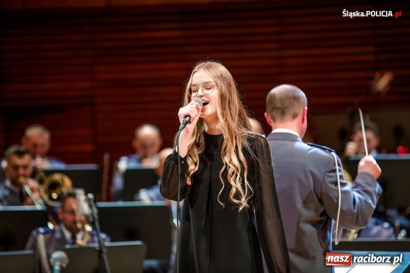 Zdjęcie w galerii na portalu naszraciborz.pl: Wyjątkowy koncert policyjnych muzyków w NOSPR wiadomości z regionu