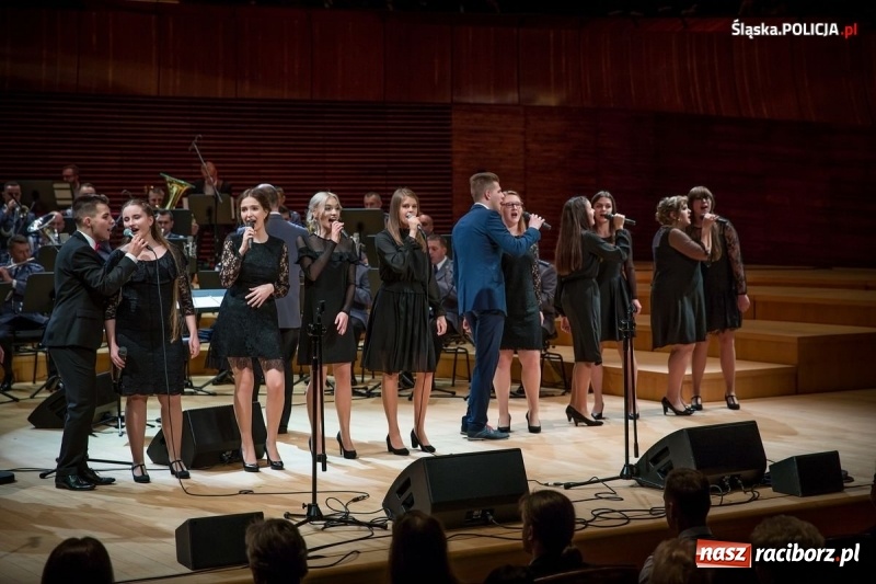 Zdjęcie w galerii na portalu naszraciborz.pl: Wyjątkowy koncert policyjnych muzyków w NOSPR wiadomości z regionu