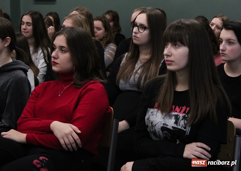 Zdjęcie w galerii na portalu naszraciborz.pl: Tydzień Konstytucyjny w ZSO nr 1 w Raciborzu wiadomości z regionu