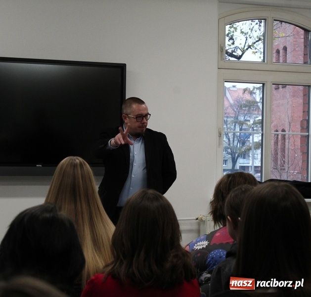 Zdjęcie w galerii na portalu naszraciborz.pl: Tydzień Konstytucyjny w ZSO nr 1 w Raciborzu wiadomości z regionu