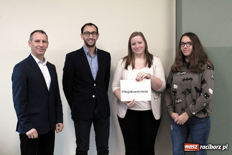 Zdjęcie w galerii na portalu naszraciborz.pl: Tydzień Konstytucyjny w ZSO nr 1 w Raciborzu wiadomości z regionu