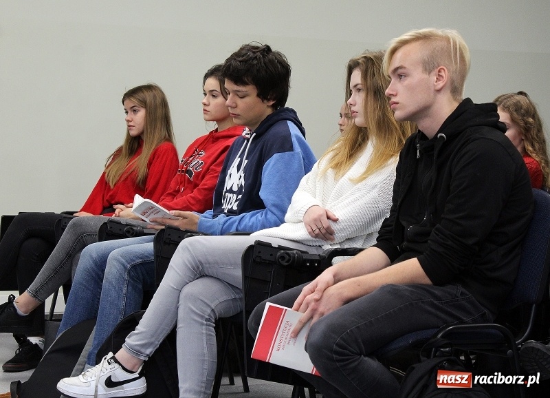 Zdjęcie w galerii na portalu naszraciborz.pl: Tydzień Konstytucyjny w ZSO nr 1 w Raciborzu wiadomości z regionu