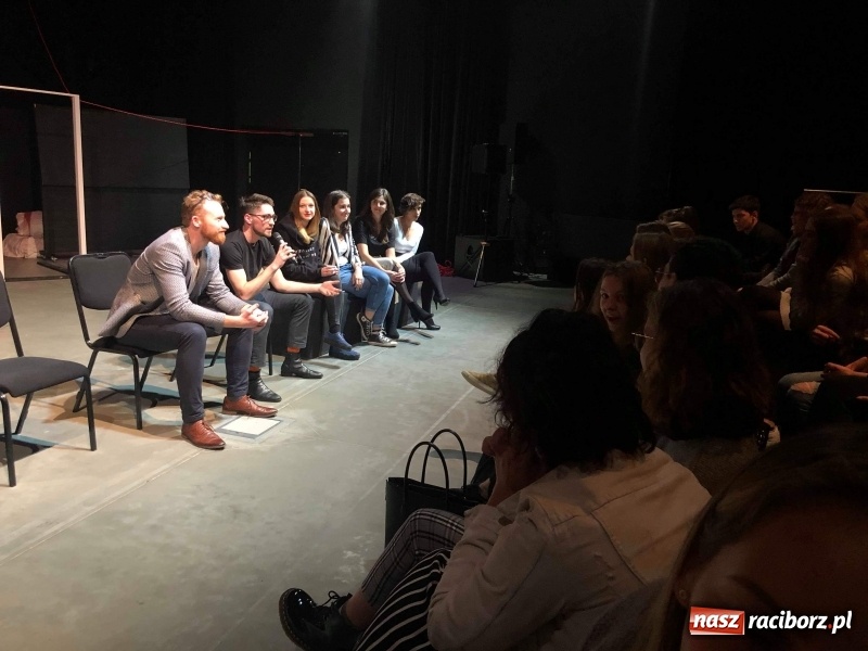 Zdjęcie w galerii na portalu naszraciborz.pl: Uczniowie I LO z Raciborza na sztuce Sznurowadła w krakowskiej Cricotece wiadomości z regionu