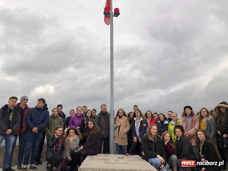 Zdjęcie w galerii na portalu naszraciborz.pl: Uczniowie I LO z Raciborza na sztuce Sznurowadła w krakowskiej Cricotece wiadomości z regionu