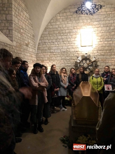 Zdjęcie w galerii na portalu naszraciborz.pl: Uczniowie I LO z Raciborza na sztuce Sznurowadła w krakowskiej Cricotece wiadomości z regionu