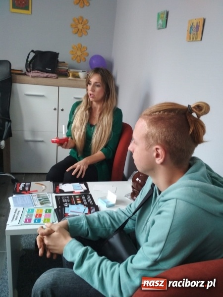 Zdjęcie w galerii na portalu naszraciborz.pl: Światowy Dzień Rzucania Palenia w ZSOMS w Raciborzu wiadomości z regionu