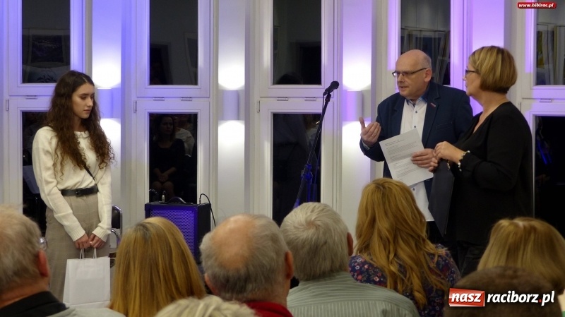 Zdjęcie w galerii na portalu naszraciborz.pl: Największa jest miłość. Rozstrzygnięcie V edycji konkursu literackiego w MiPBP wiadomości z regionu