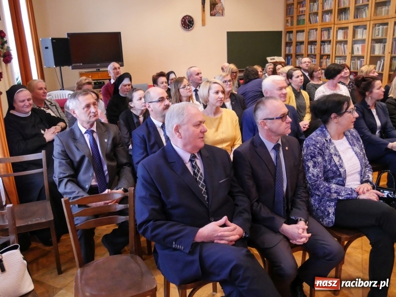 Zdjęcie w galerii na portalu naszraciborz.pl: Obchody Dnia Pracownika Socjalnego w Pogrzebieniu wiadomości z regionu