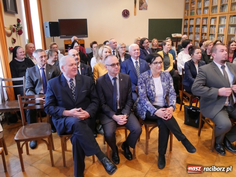 Zdjęcie w galerii na portalu naszraciborz.pl: Obchody Dnia Pracownika Socjalnego w Pogrzebieniu wiadomości z regionu