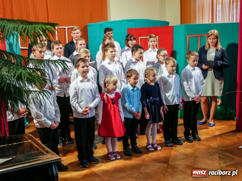 Zdjęcie w galerii na portalu naszraciborz.pl: Obchody Dnia Pracownika Socjalnego w Pogrzebieniu wiadomości z regionu